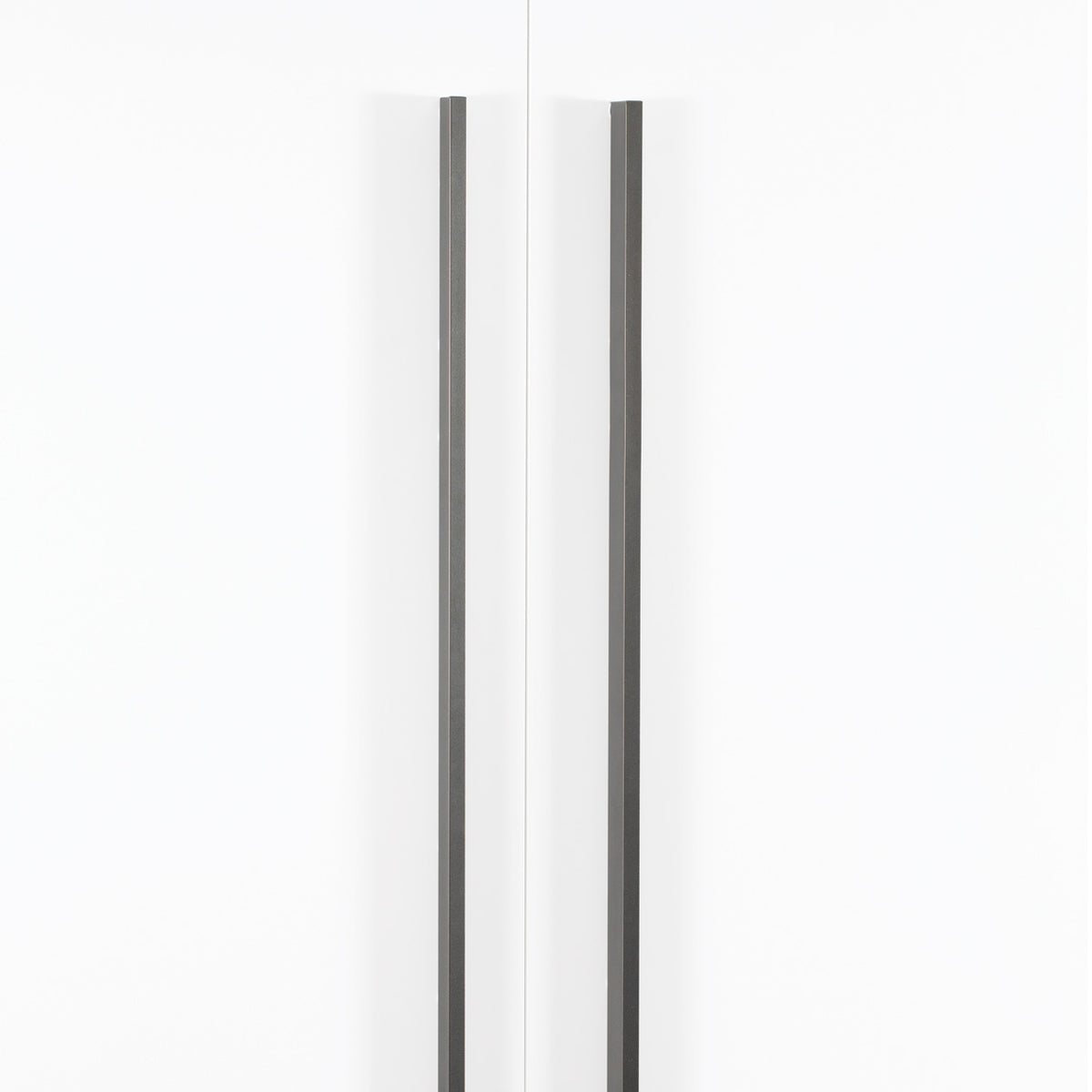 ANGLE PULL HANDLE 640MM METALLIC GREY in Metallic Grey