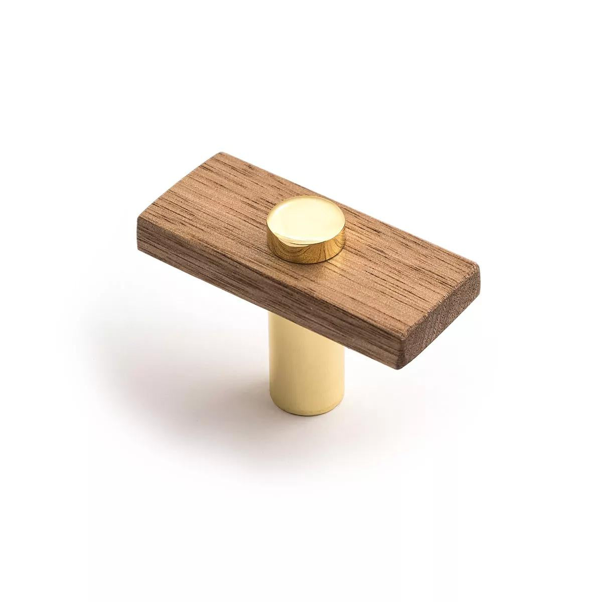 Madera Knob in Tasmanian Oak / Polished Gold