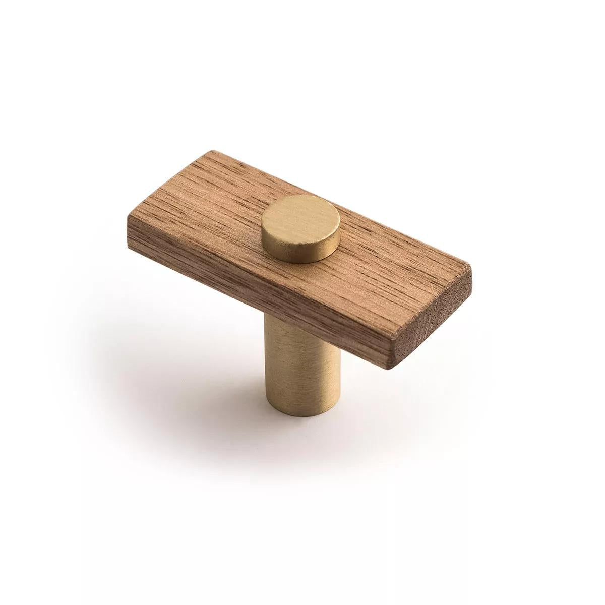 Madera Knob in Tasmanian Oak / Brushed Gold