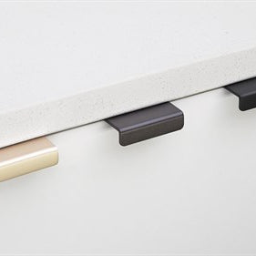 Edge Pull 100mm, 76mm CTC in Matt Champagne