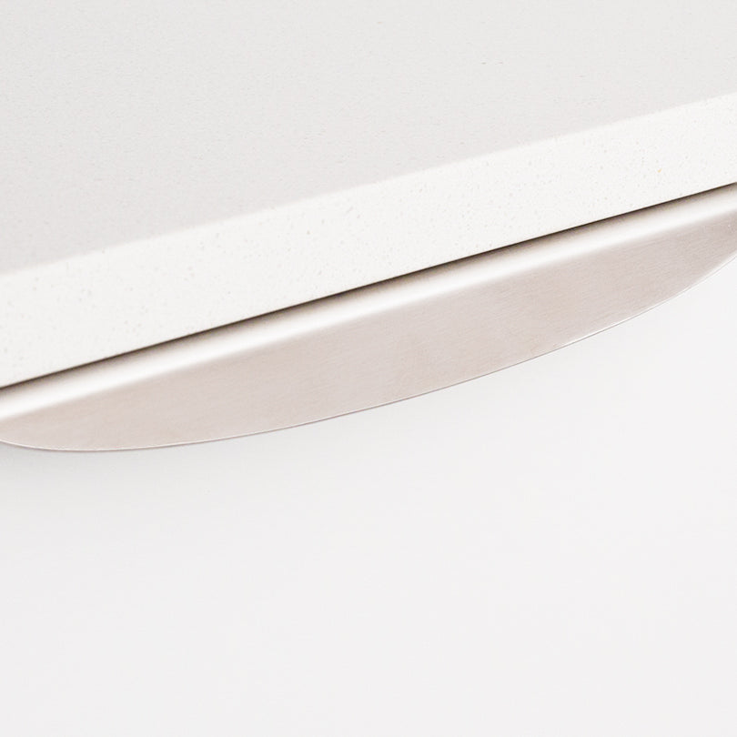 Edge Pull Curved 32mm, 16mm CT
C in Satin Stainless