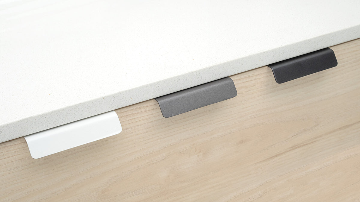 Edge Pull Straight 32mm, 16mm CTC in Satin Stainless