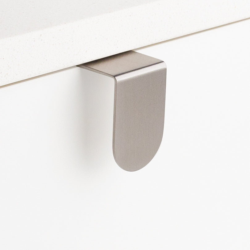 Edge Pull 32mm, 16mm CTC in Satin Stainless