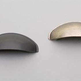 BILBAO Shell Cabinet Pull Handle 64mm CTC 80mm OA in Antique Brass