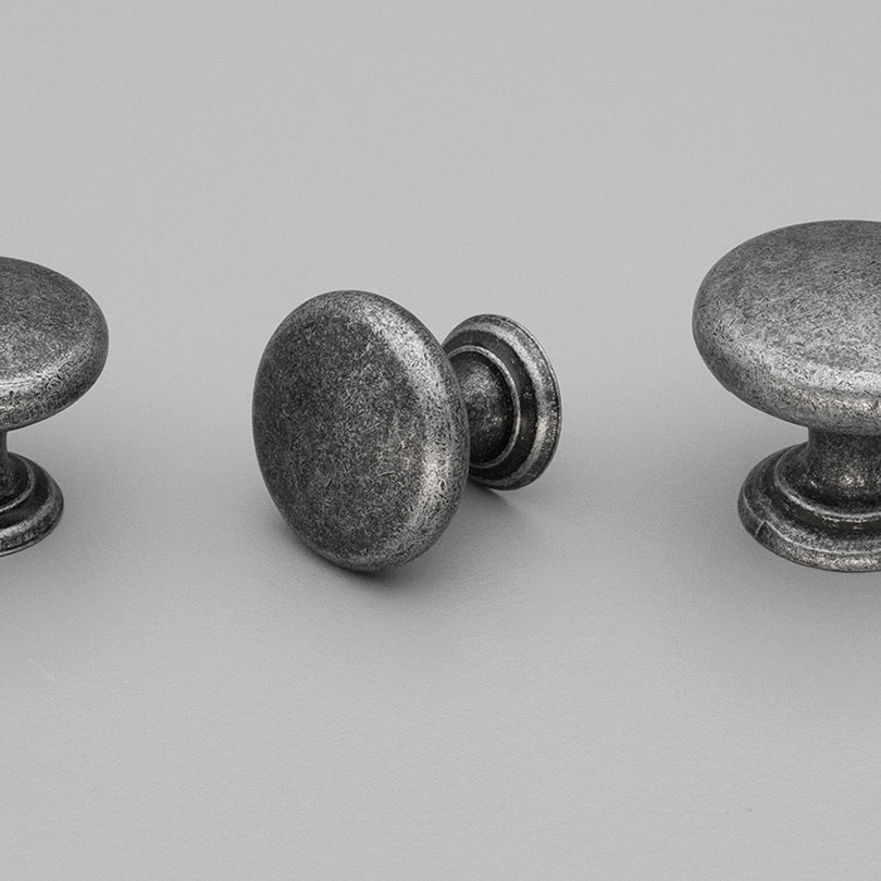 Monmouth Knob 32mm in Iron Effect