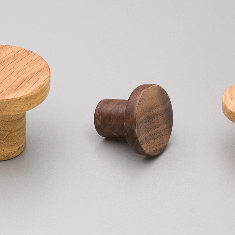 Circum Knob 33mm Dark Brown Stain in Dark Brown Stain