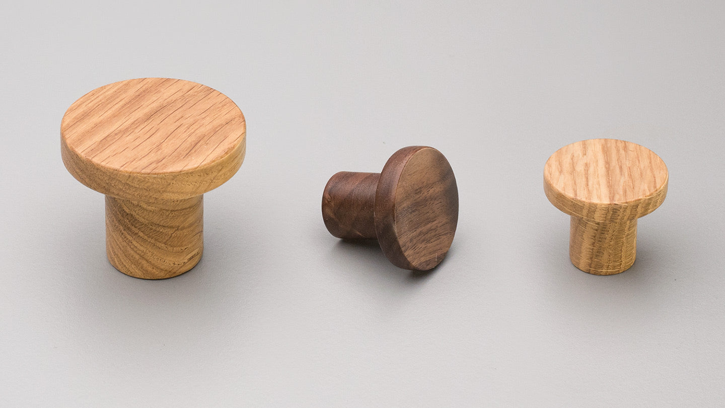 Circum Knob 33mm Dark Brown Stain in Dark Brown Stain