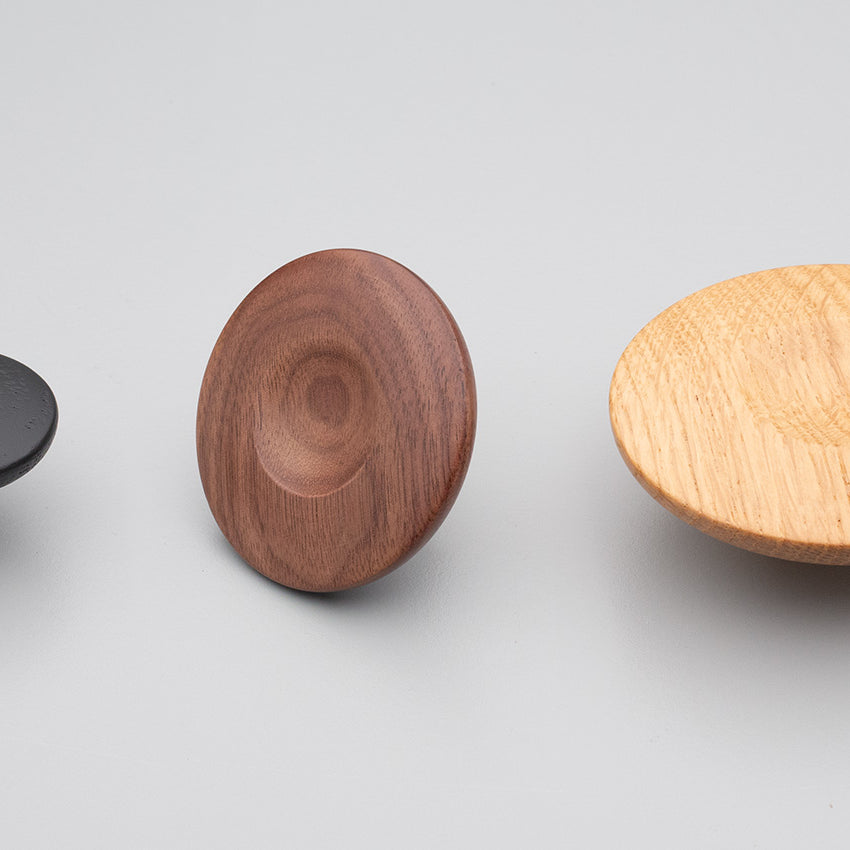 Dimple Knob 40mm Walnut Lacquered in Walnut