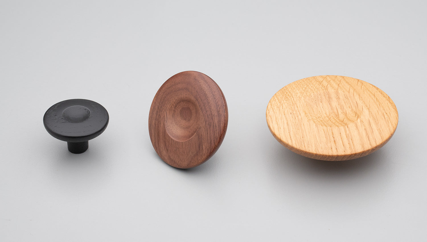 Dimple Knob 40mm Walnut Lacquered in Walnut