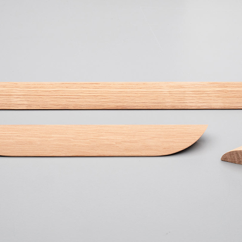 Kethy Timber Archive Handle L7804 in oak finish, featuring a sleek, modern design suitable for furniture or cabinetry.