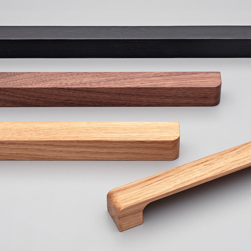 Degree Handle 160mm C to C 180 O/A Oak Lacquered in Oak
