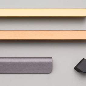 Kethy L839 Clare cabinet pull handle in matte black, sleek metal design for kitchen or furniture drawers and cabinets.