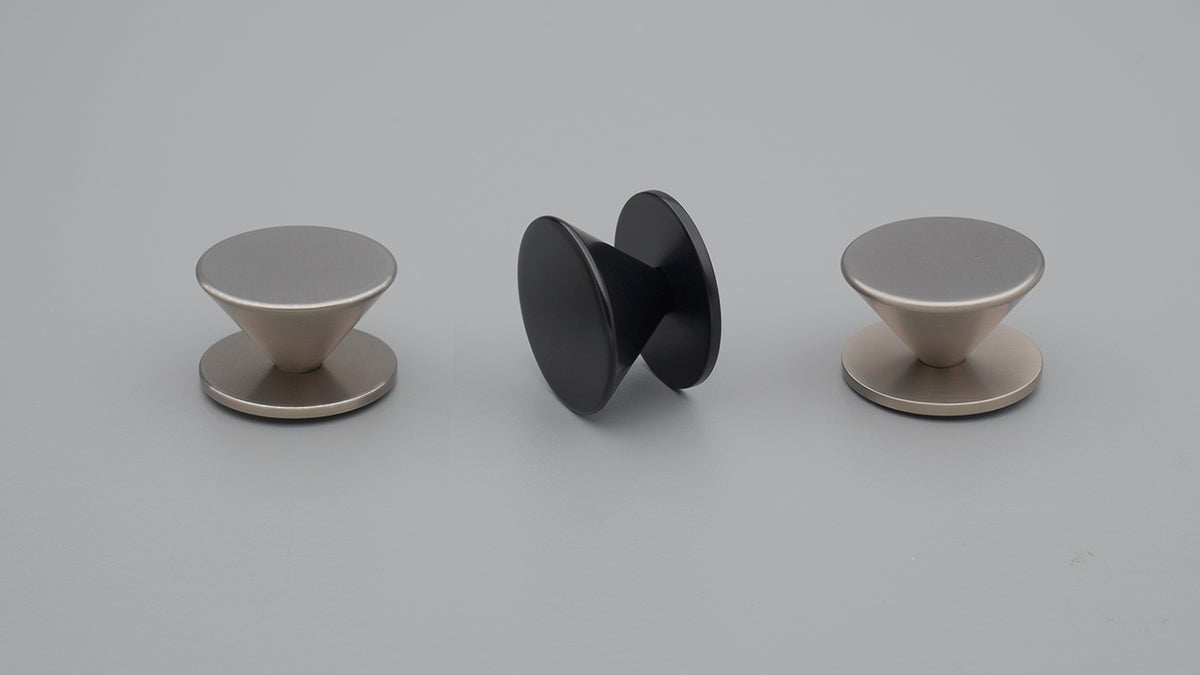 Varde Knob 36mm with Backplate Black Paint Matt#7 in Matt Black