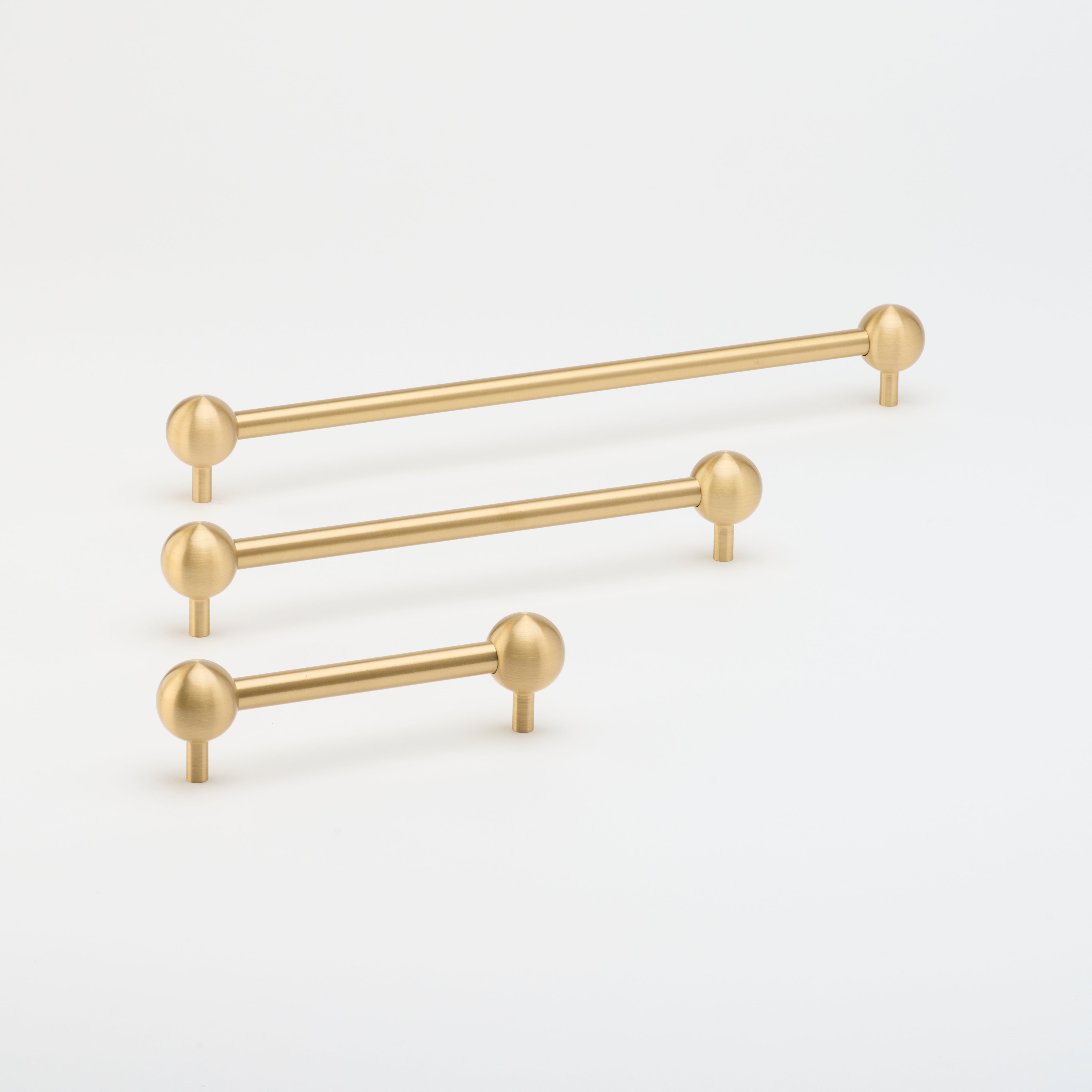 Lo & Co Sphere Pull in Brass