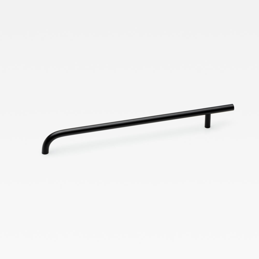 Brera Handle Black Medium
Medium in Black