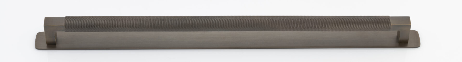 Cabinet Pull Brunswick Knurled Signature Brass L463xW19xP44 CTC450mm with Backplate in Signature Brass