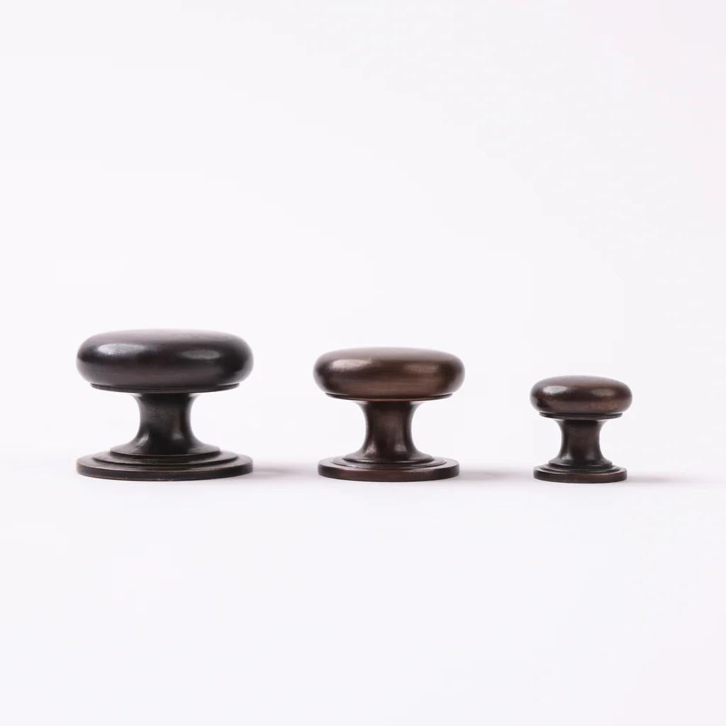 Kew Knob Large - Antique Bronze in Antique Bronze