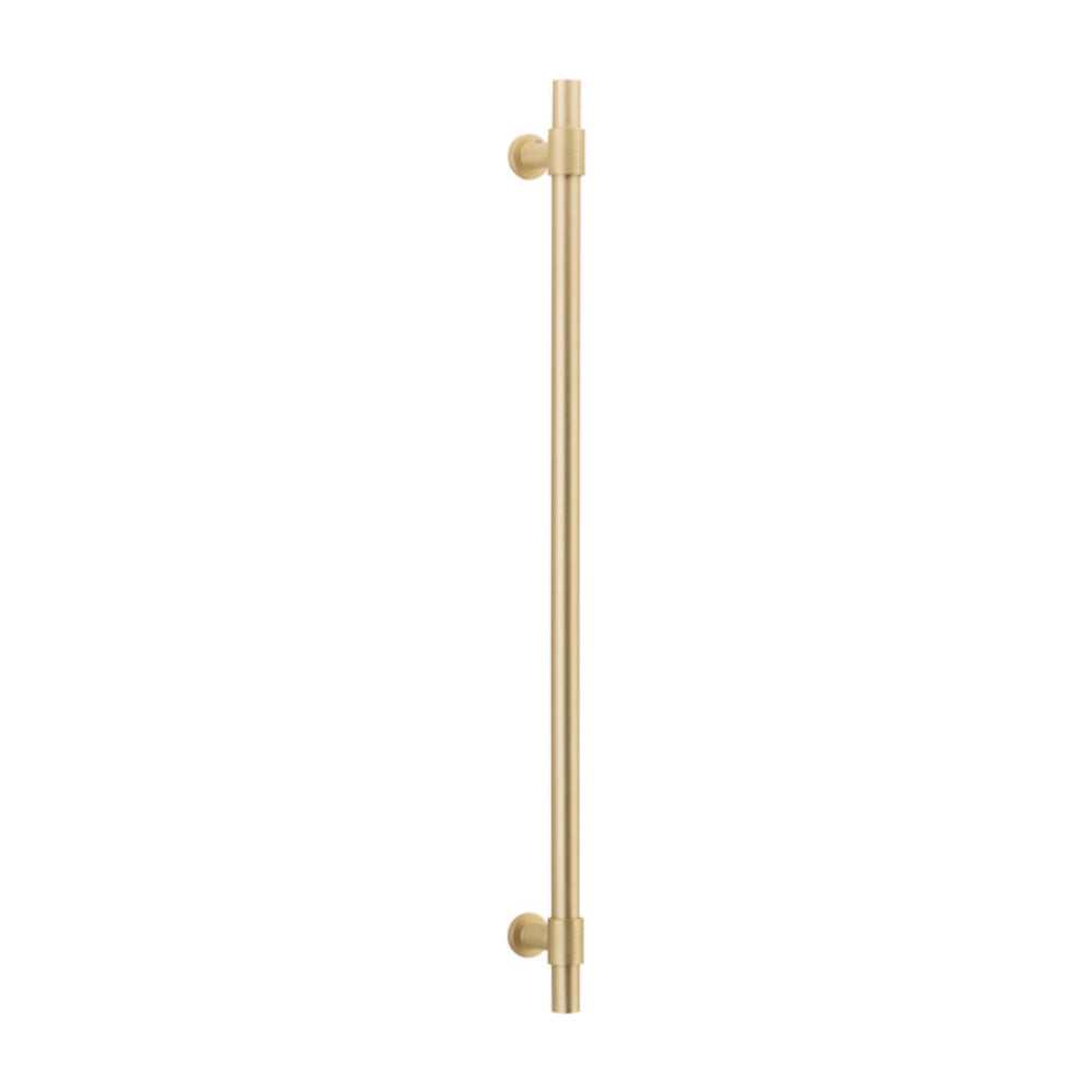 Iver Helsinki single pull handle for architectural hardware, showcasing polished metal finish and sleek modern design.