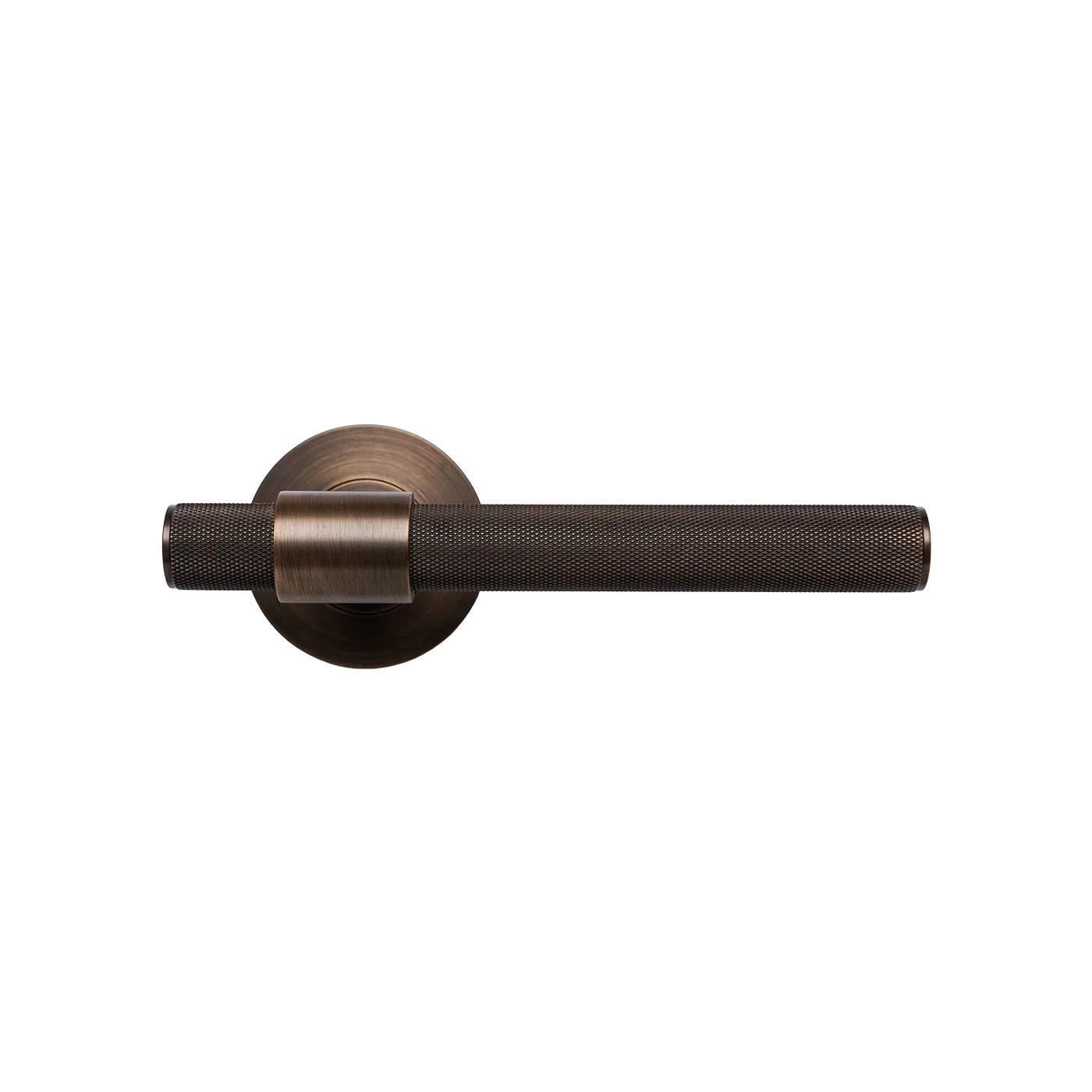 MOMO BELGRAVIA KNURLED LEVER HANDLE SET BRONZE in Bronze