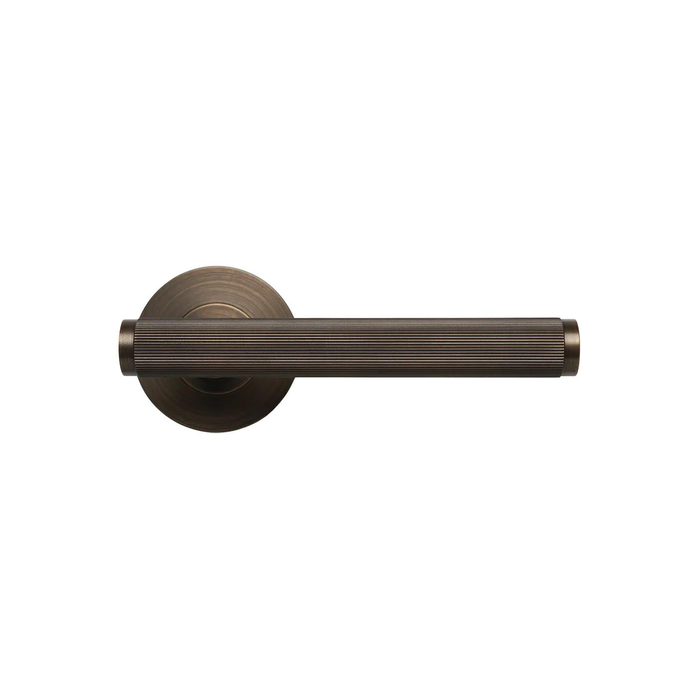 MOMO BELLEVUE LINED LEVER HANDLE SET BRONZE in Bronze