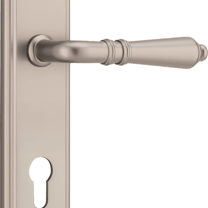 Pair of Iver Sarlat lever handles on stepped backplates, featuring a classic design for interior doors.
