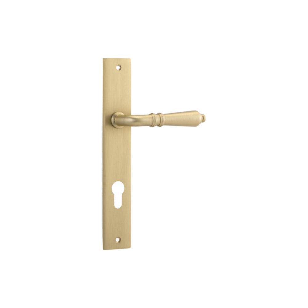 Pair of Iver Sarlat lever handles on rectangular backplates, featuring a sleek, modern design for interior doors.
