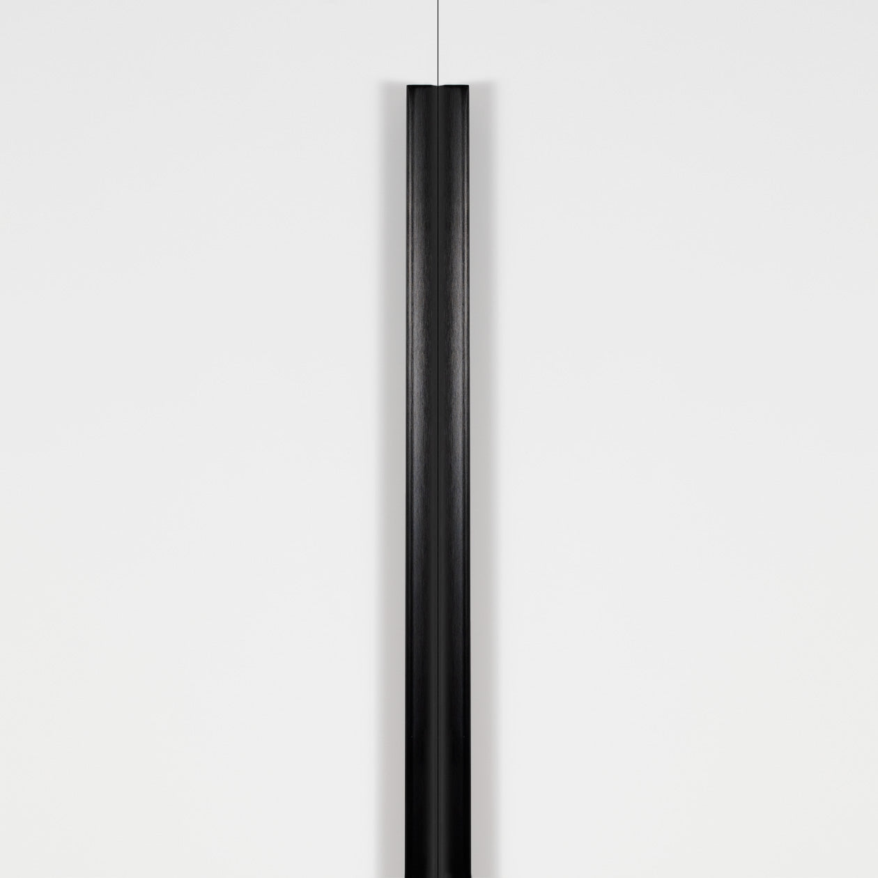 Momo ONA Long Edge Pull in black finish, close-up of sleek, modern cabinet handle with curved design and metal construction.