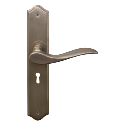 Hermitage Traditional Backplate Std Keyhole in Natural Bronze