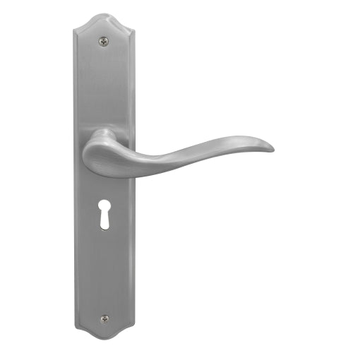 Hermitage Traditional Backplate Std Keyhole in Satin Chrome