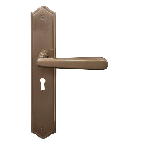 Villa Traditional Backplate Std Keyhole in Antique Bronze
