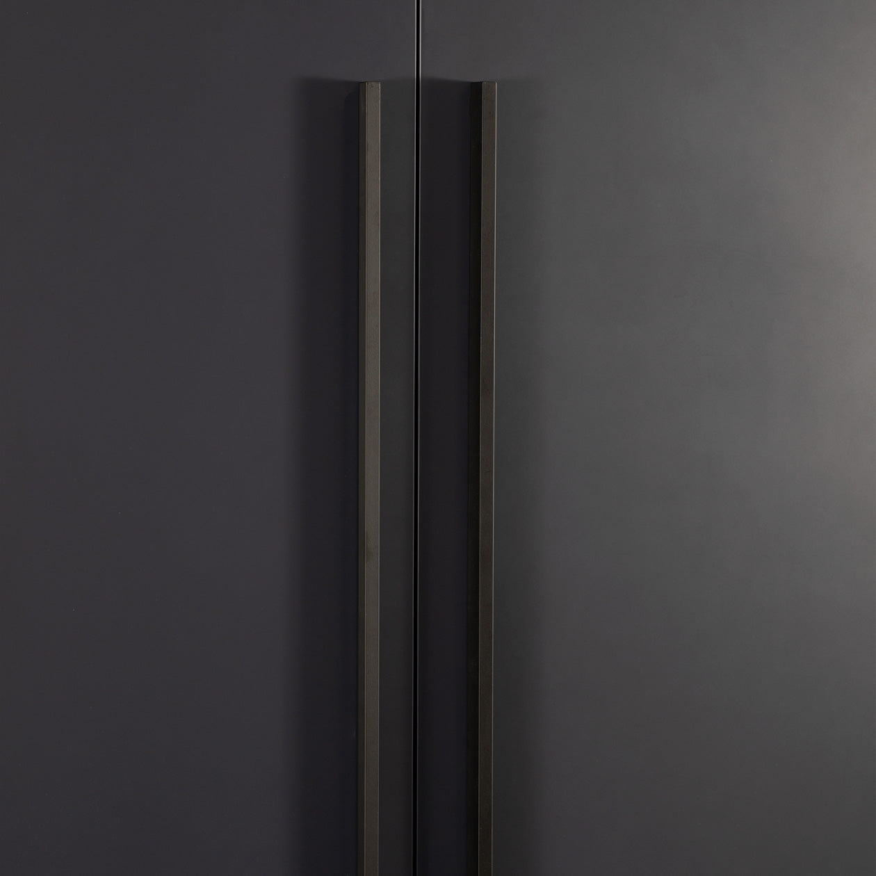 Momo ANGLE cabinet pull handle in black metal with a sleek, angular design for modern furniture drawers and cabinets.