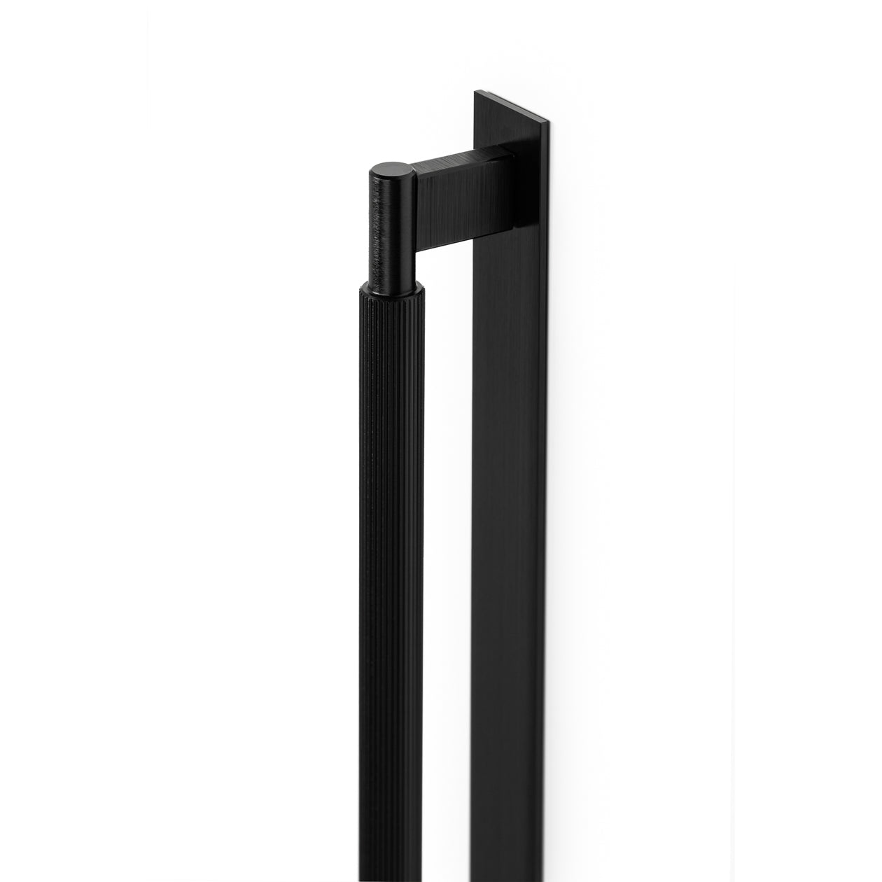 Momo ARPA D cabinet pull handle with backplate, featuring a sleek metal design for modern furniture.