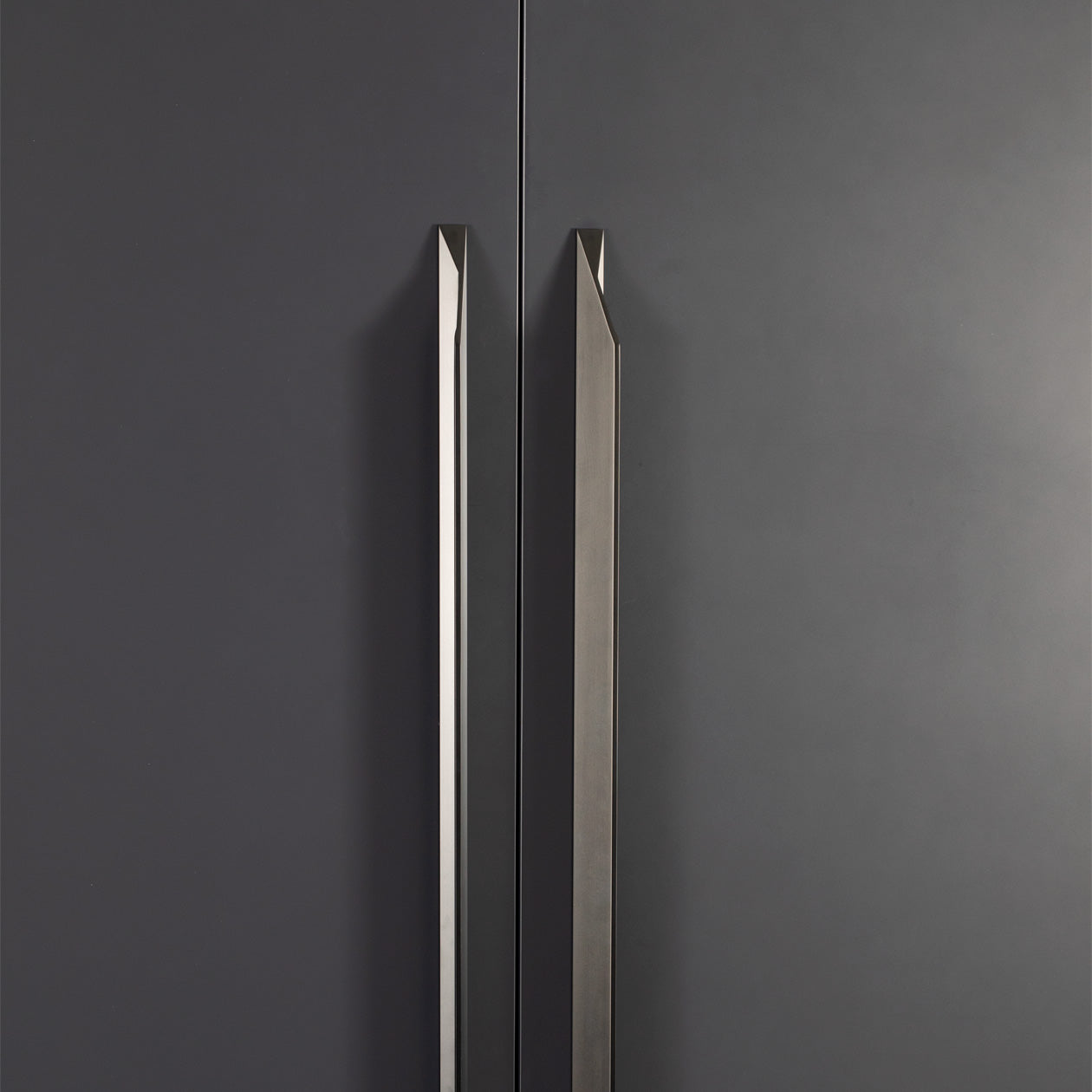 Momo CUTT cabinet pull handle in matte black finish with sleek modern design, ideal for kitchen or furniture drawer pulls