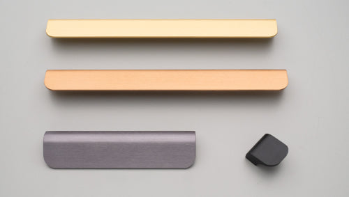 Kethy L839 Clare cabinet pull handle in matte black, sleek metal design for kitchen or furniture drawers and cabinets.