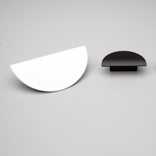 Moon Handle Small 32mm C to C White Matt#4 in Matt White
