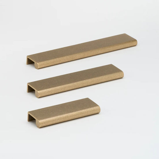 Lo & Co Lincoln Pull in Tumbled Brass
