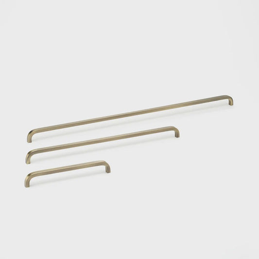 Lo & Co Curve Pull in Aged Brass
