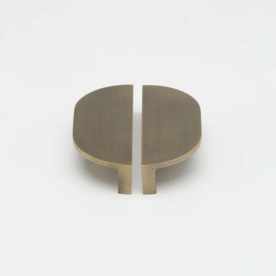 Lo & Co Isla Pull in Aged Brass