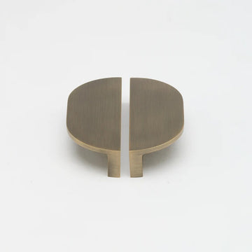 Lo & Co Isla Pull in Aged Brass