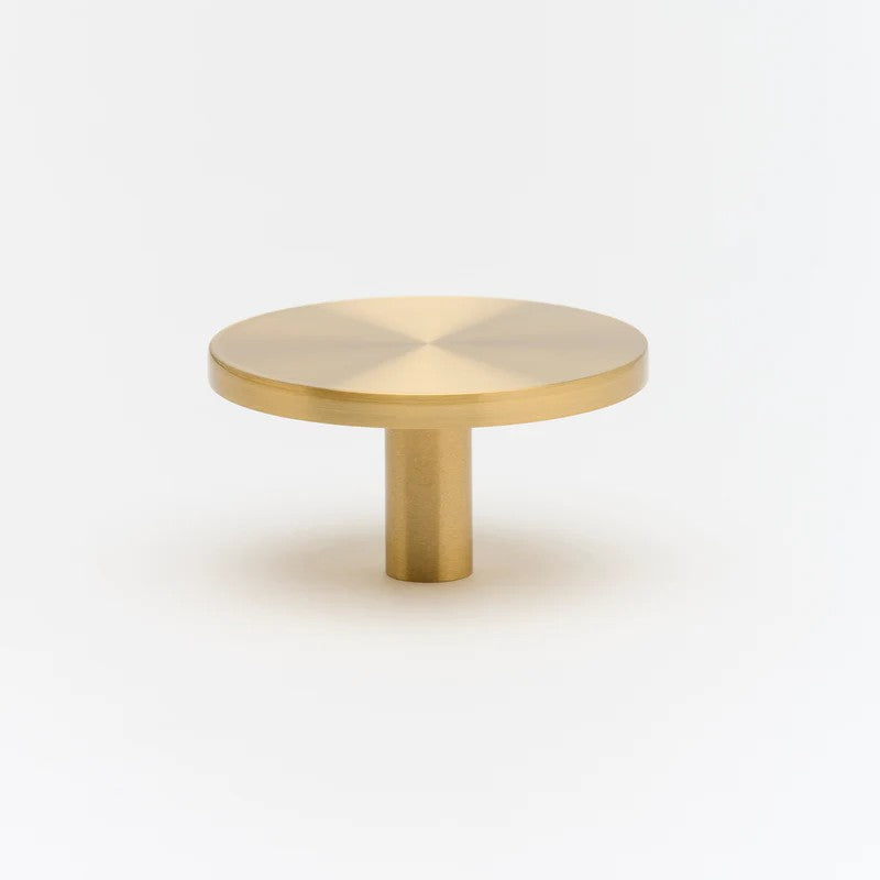 Lo & Co Paige Knob in Brass