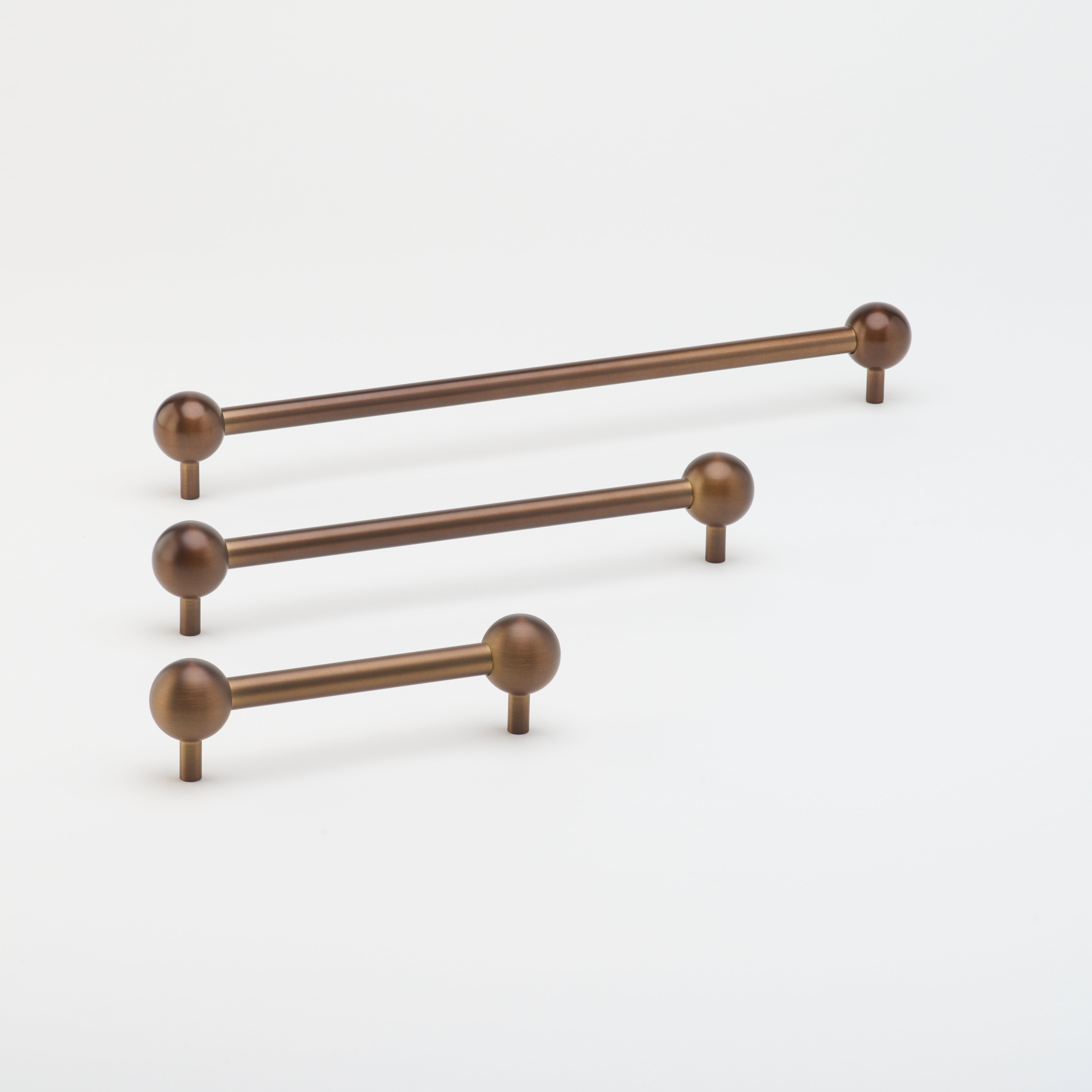 Lo & Co Sphere Pull in Bronze