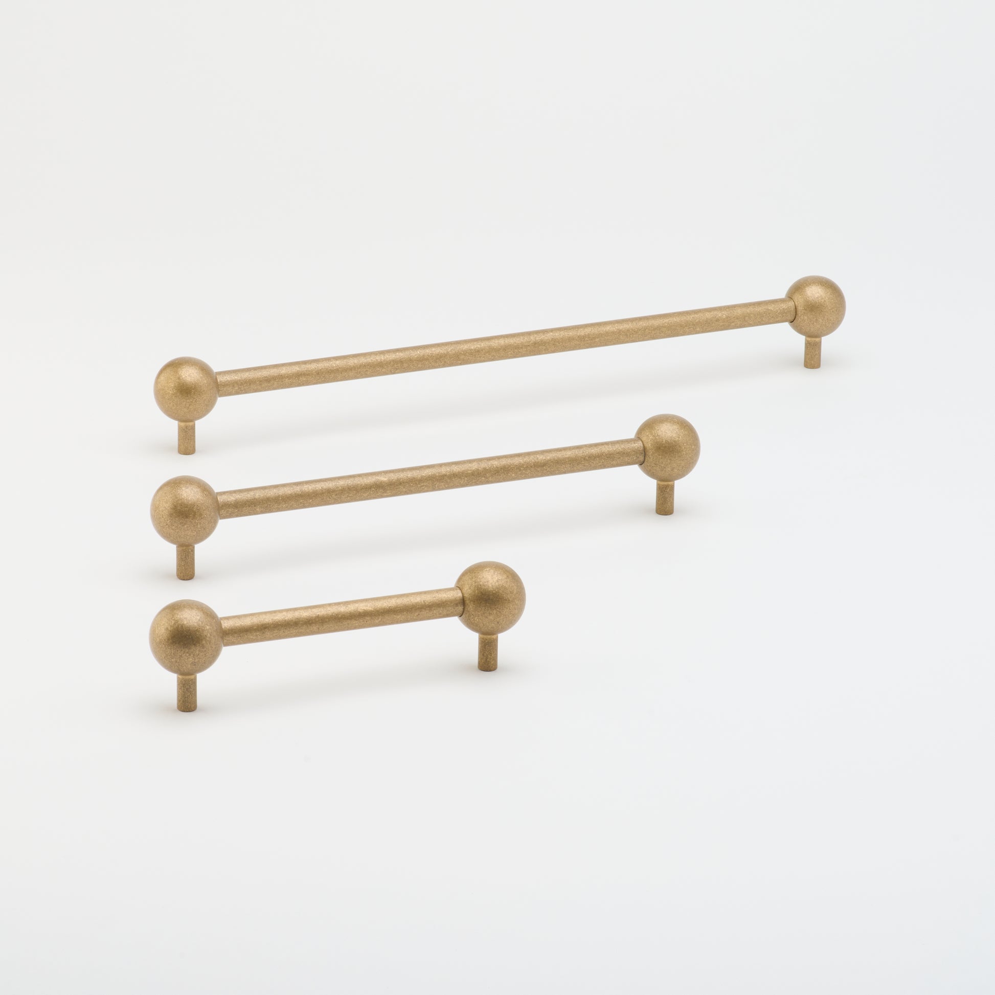 Lo & Co Sphere Pull in Tumbled Brass