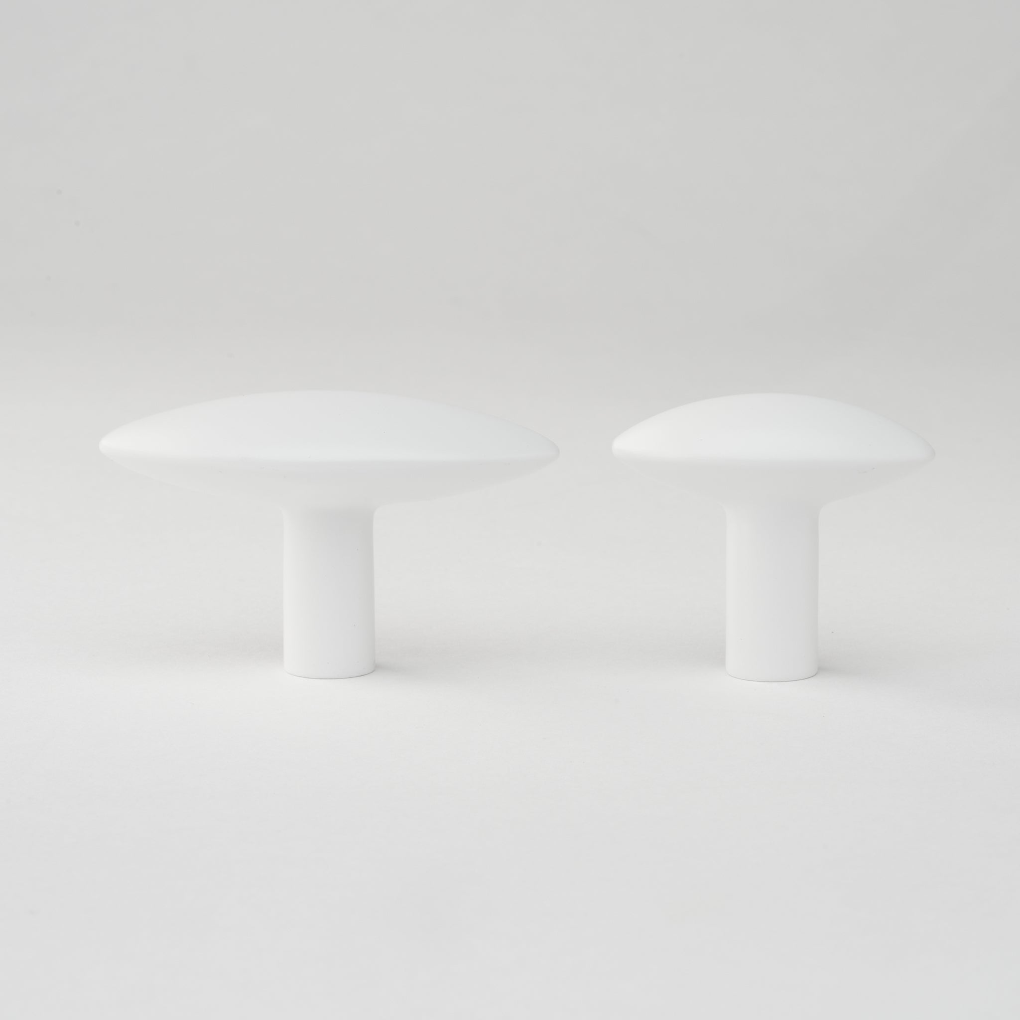 Almond Knob White in White