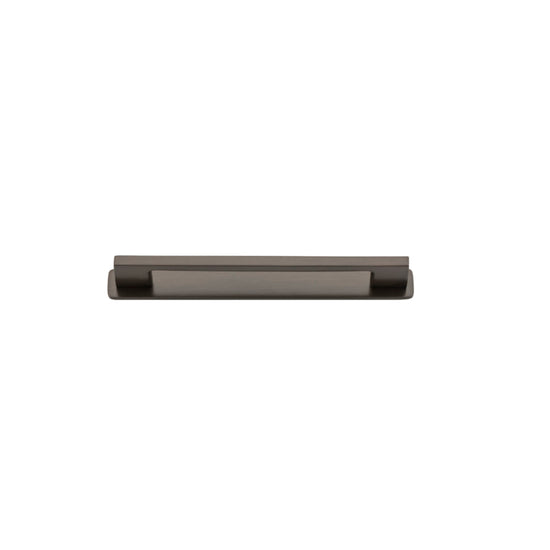 Cabinet Pull Cali Signature Brass L130xW9xP28mm CTC96mm with Backplate in Signature Brass