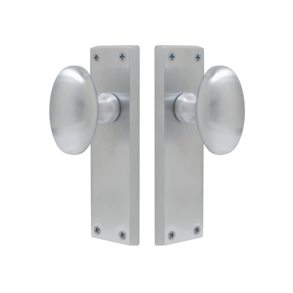 Oval Knob Latch in Satin Chrome