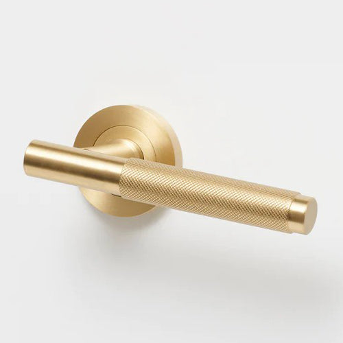 Lo & Co Kintore Lever in Brass