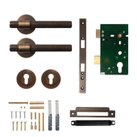 Momo Belgravia lined lever handle for door entry, featuring polished brass finish and ergonomic design.