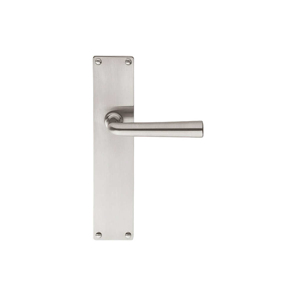 Pair of Formani TIMELESS 1925 lever handles on rectangular backplates, showcasing sleek modern door hardware design.