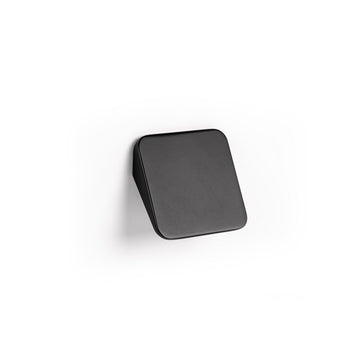 SWITCH 32MM PULL HANDLE MATT BLACK in Matt Black