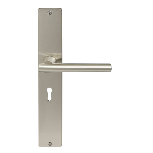 Charleston Square Backplate Std Keyhole in Brushed Nickel